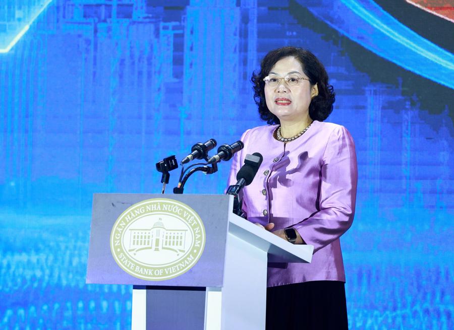 Thống đốc Nguyễn Thị Hồng phát biểu tại sự kiện Chuyển đổi số ngành ngân hàng 2024.